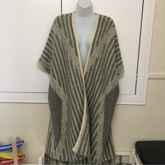 MOLLY Bracken Creme Black Knit One Size Boho Tassel Duster - Picture 3 of 8